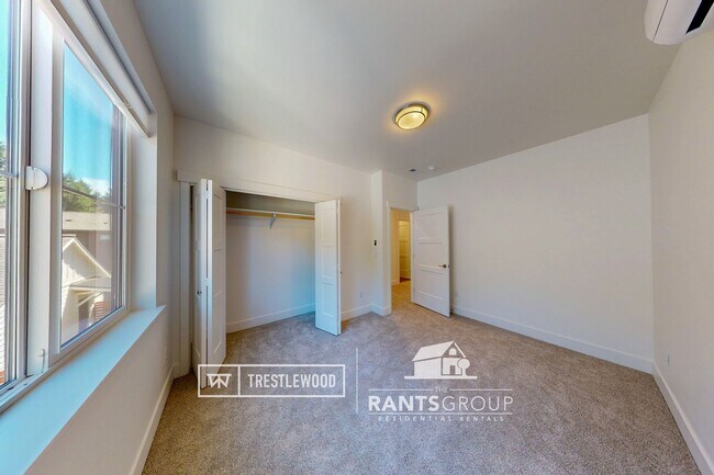Building Photo - Brand New! Modern Home in Trestlewood – Wh...