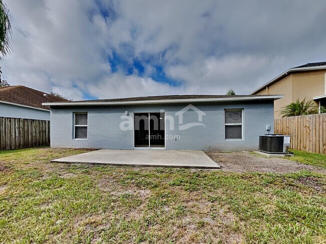 Building Photo - 25012 Hyde Park Blvd