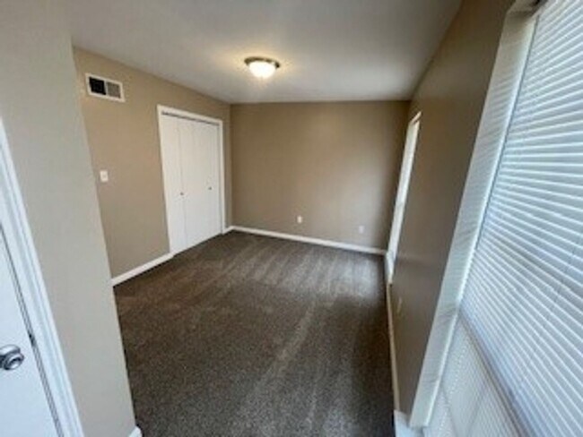 Building Photo - 44051 Stein Rd
