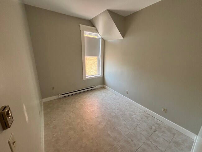 Building Photo - Charming Studio Apartment in the Heart of South Berwick – Great Location!
