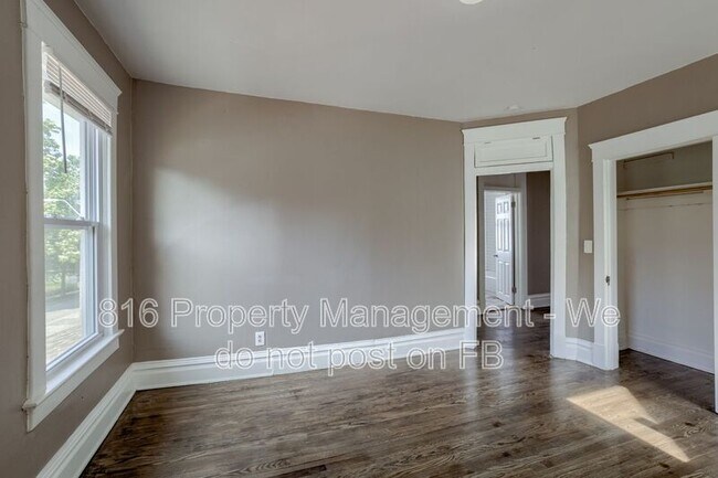 Building Photo - 800 E 33rd St