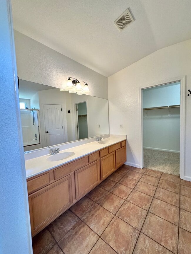 Building Photo - 2520 Napoli Dr
