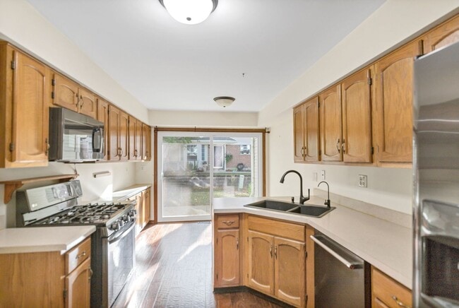 Building Photo - 2116 Glasgow Ct
