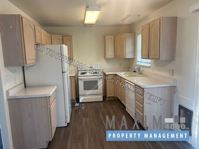 Building Photo - 401 E Mayfield Dr