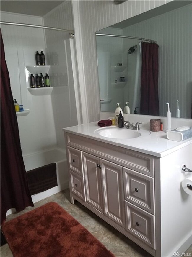 Building Photo - Beautiful 4 Bedroom Home Available in Down...