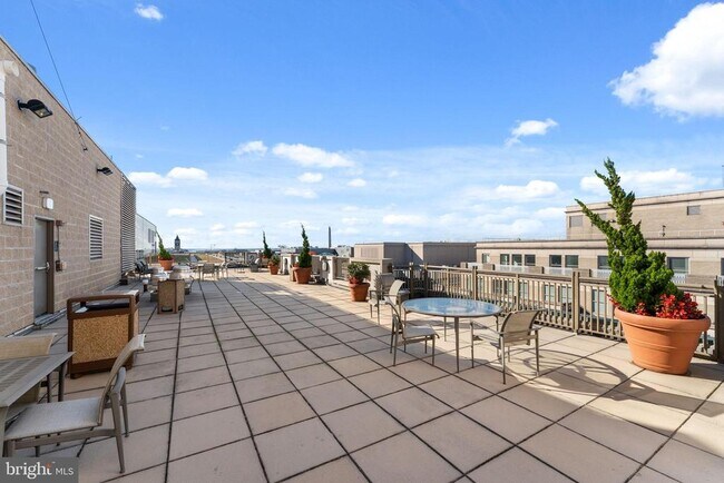 Building Photo - 1150 K St NW