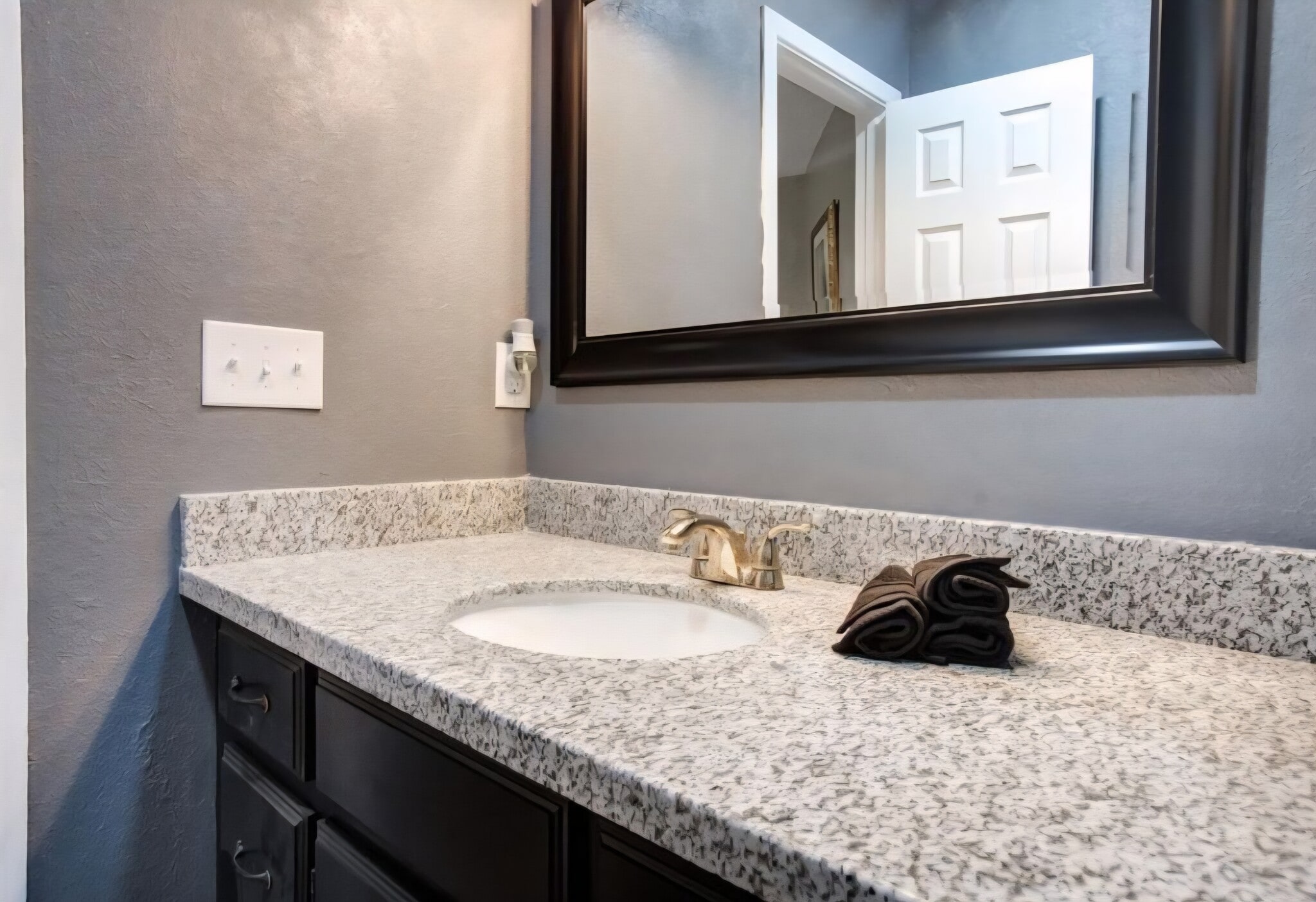 Building Photo - 306 Vale Ave