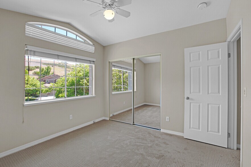Building Photo - 706 Endsliegh Ct