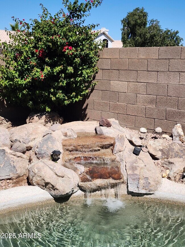 Building Photo - 8252 W Willow Ave