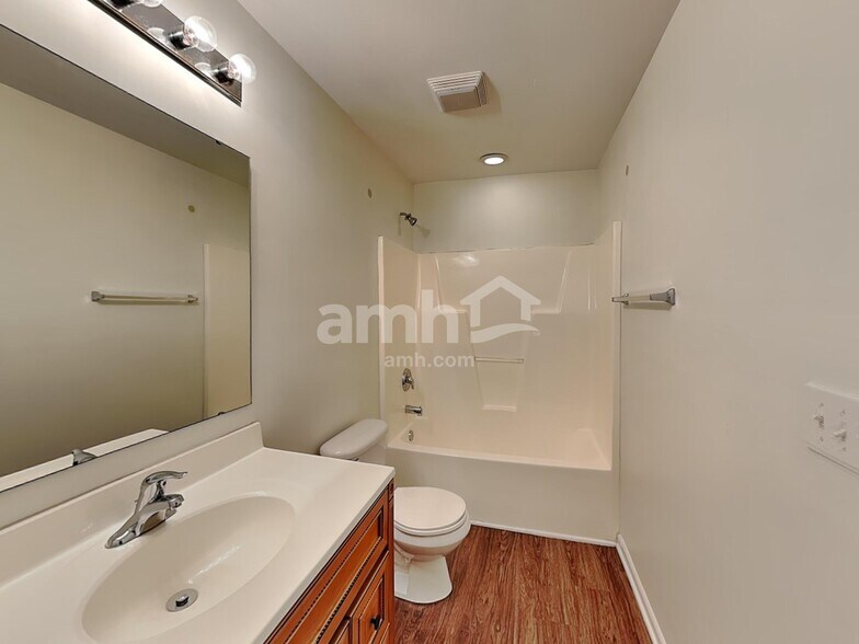 Building Photo - 14404 Waterlyn Dr