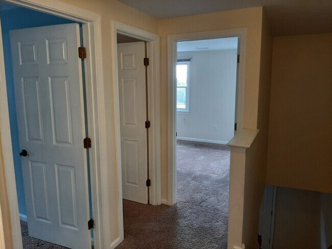 Building Photo - 118 Montclair Ave