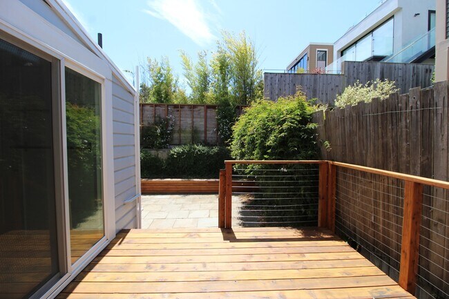 Building Photo - Noe Valley: Renovated Top Floor 2-Story Ap...