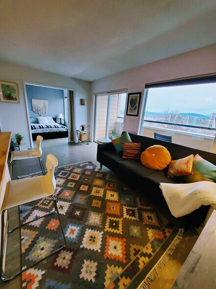 Building Photo - 3701 SW Condor Ave