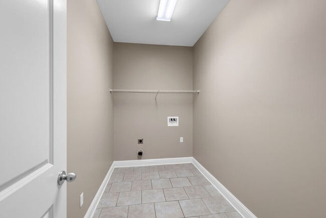 Building Photo - 13727 Foxhill Drive