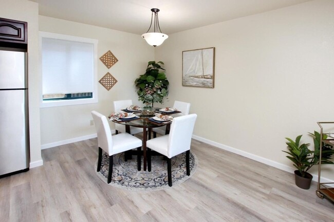 Building Photo - Prime Central Location / Available NOW!!!