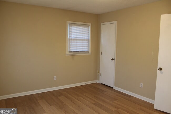 Building Photo - 128 Sandy Way