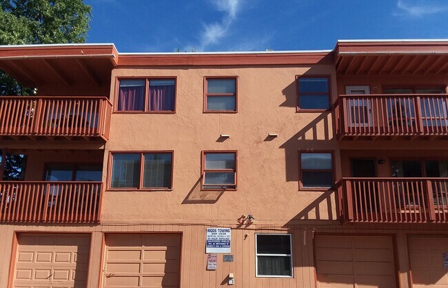 Building Photo - 512 E 15th Ave