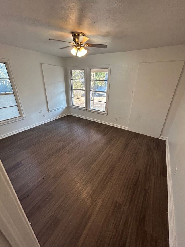 Building Photo - Upgrade your living arrangements