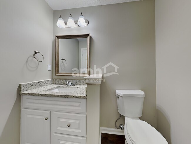 Building Photo - 7748 Parkmont Dr