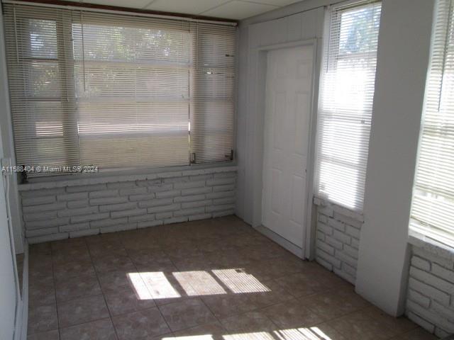Building Photo - 2127 Wilson St