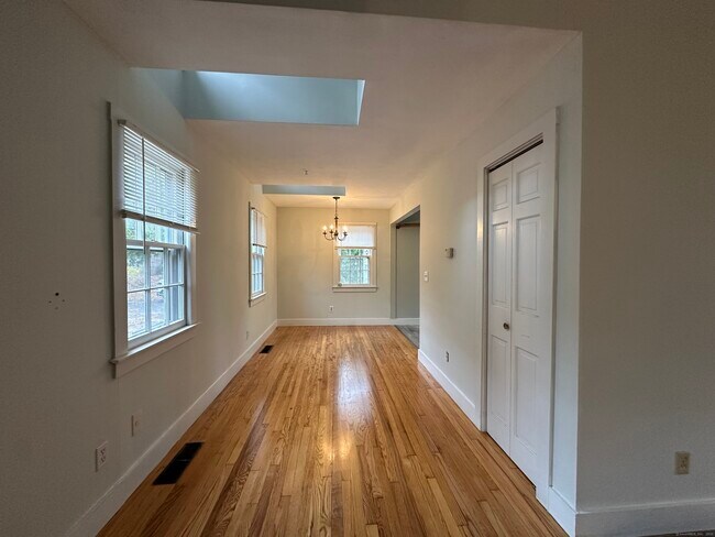 Building Photo - 25 Elephant Rock Rd