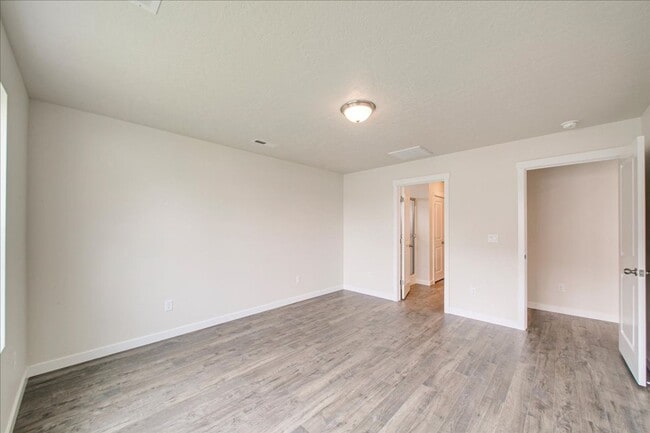 Building Photo - Beautiful 5 Bedroom Home in Nampa, Great L...