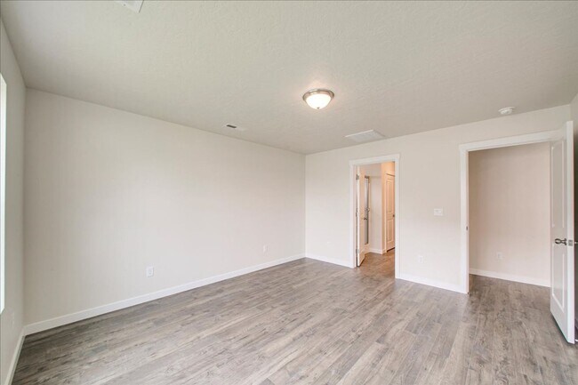 Building Photo - Beautiful 5 Bedroom Home in Nampa, Great Location!