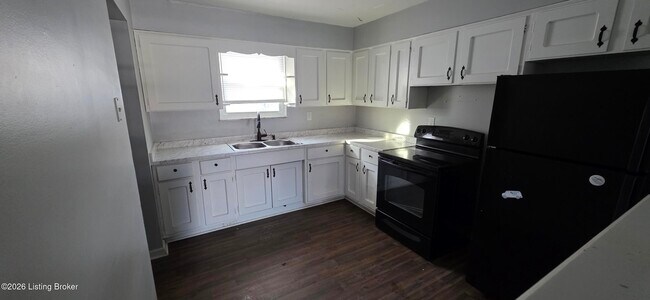 Building Photo - 2420 Farnsley Rd