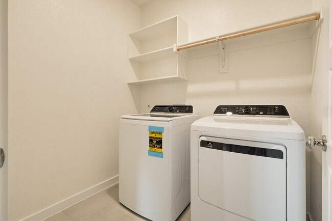 Building Photo - 1436 Companero St
