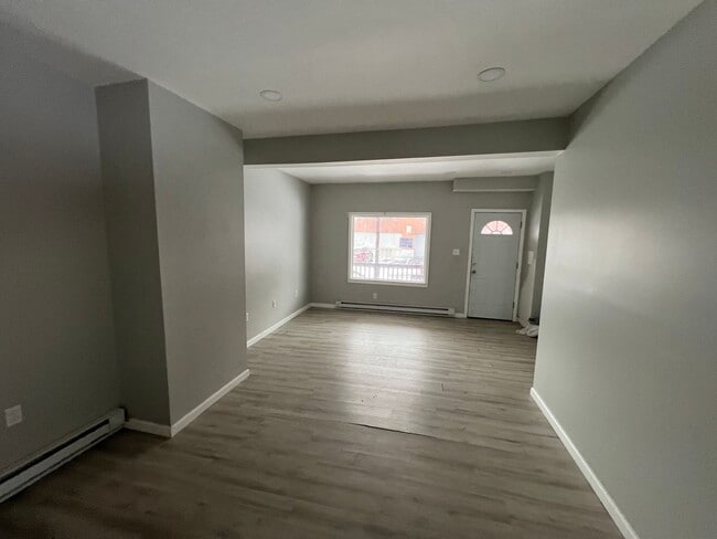 Building Photo - 344-346 Pear Street