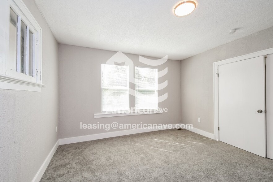 Building Photo - 1939 Chippewa St