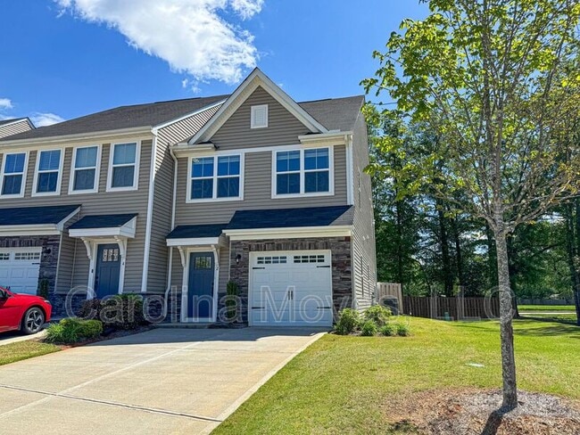 Building Photo - 2 Willowmere Way