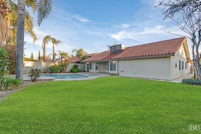 Building Photo - 14004 Las Entradas - Gorgeous NW remodeled...