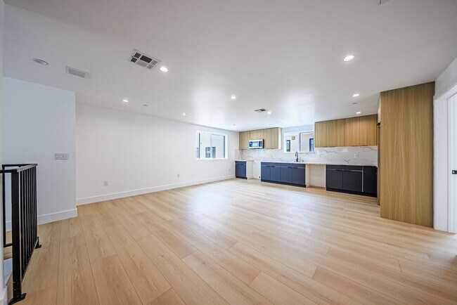 Building Photo - 1013 S Citrus Ave