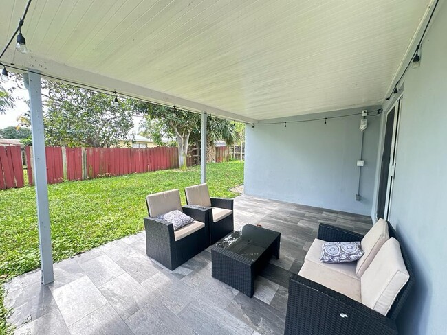 Building Photo - 426 SW 8th Ave