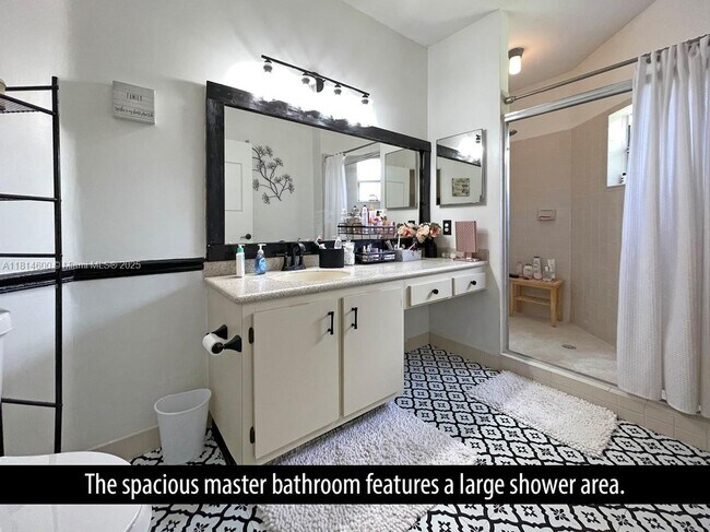 Building Photo - 6735 Via Regina