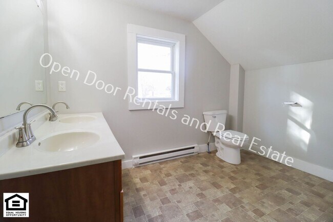 Building Photo - 1905 Hillside Ave