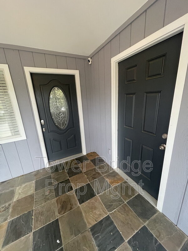 Building Photo - 737 Cresta Ct