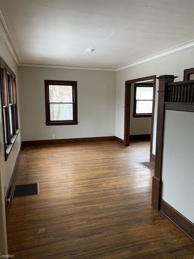 Building Photo - 3 br, 1 bath House - 300 Brown St SE 300 B...
