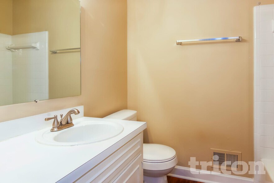 Building Photo - 208 Southampton Dr