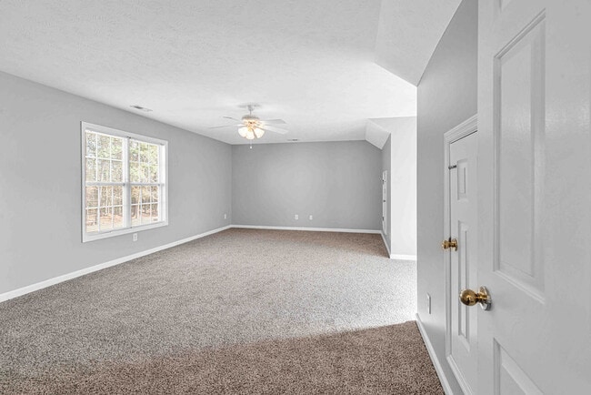 Building Photo - 302 Altavista Loop