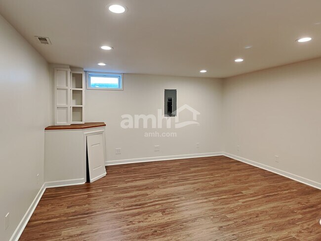 Building Photo - 836 Orwell St