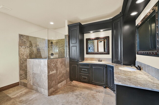 Building Photo - 3573 N Elkview Dr