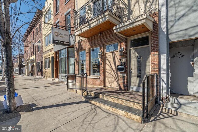 Building Photo - 329 W Girard Ave