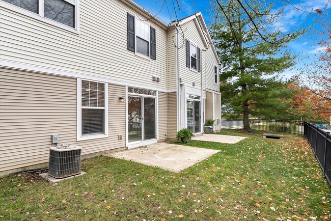 Building Photo - Spacious 2-Bedroom Townhome in St. Charles...