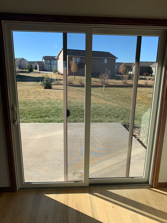 Building Photo - 3 bedroom, 3 bathroom Red Rocks Home for Rent