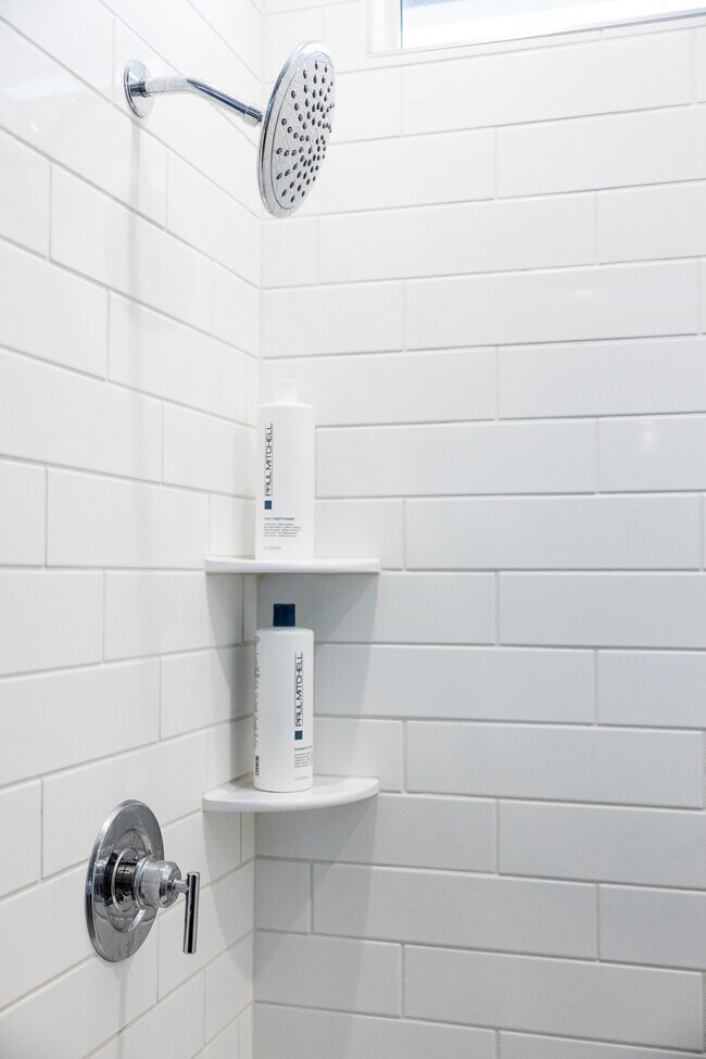 Building Photo - 8924 W Solano Dr