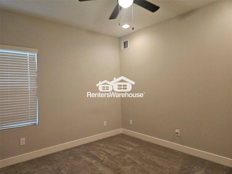 Building Photo - 2621 Hutchins St