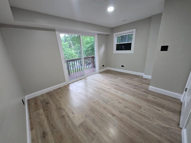 Building Photo - 813 Rand Rd