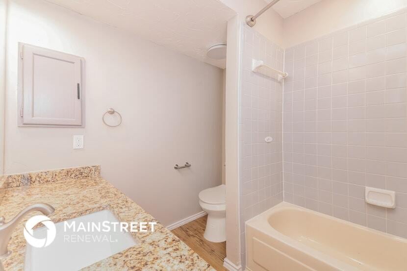 Building Photo - 6228 Los Altos Dr